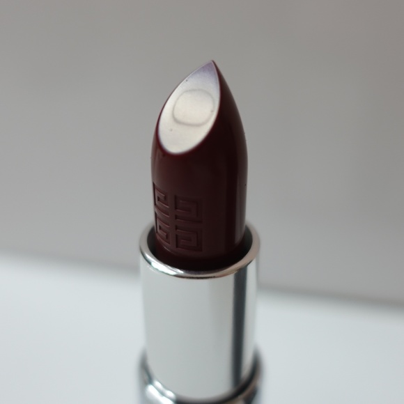 GIVENCHY Luminous Matte Lipstick in 500 Enigmatic Red *LE* - Picture 9 of 10